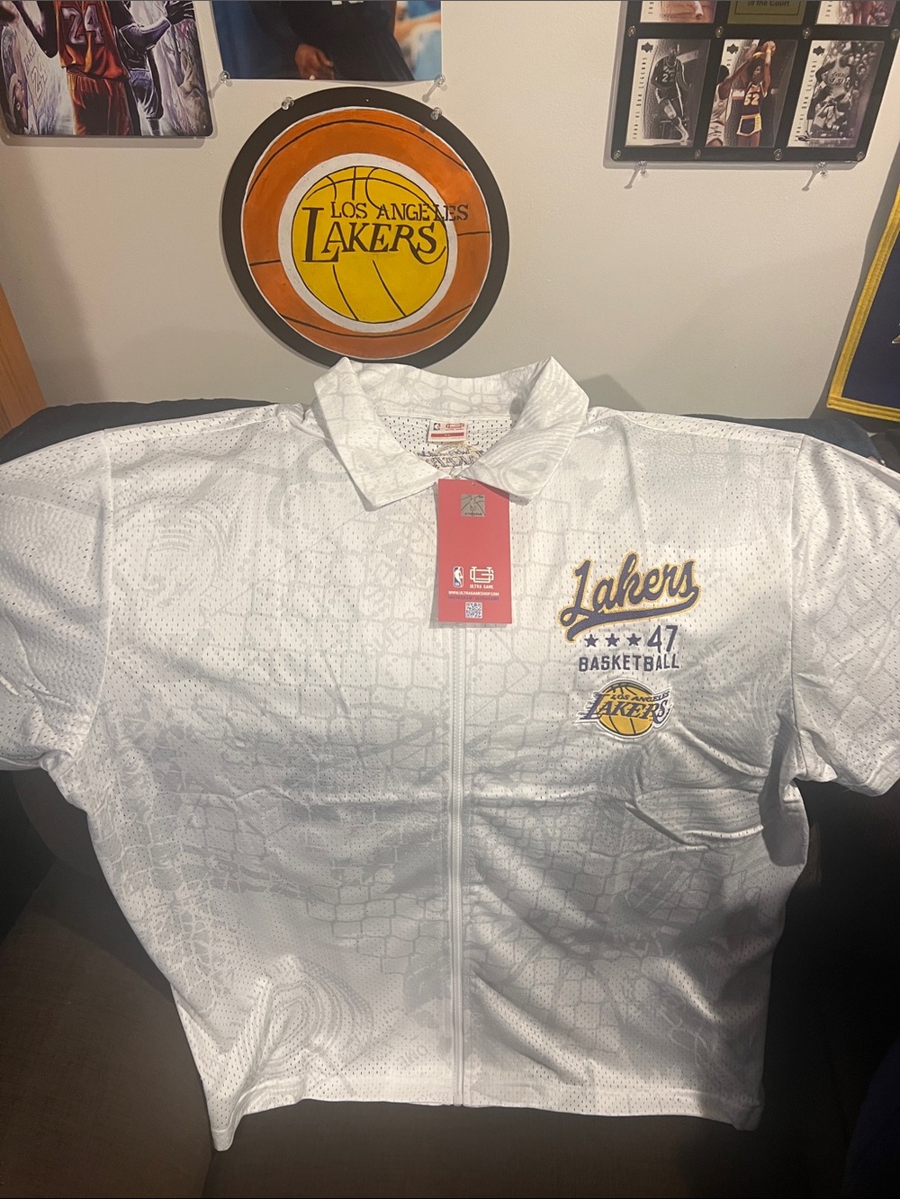 Men’s Official NBA Los Angeles Lakers White Zip-Up Basketball Shirt.
